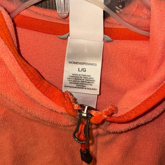 North Face jacket 💯Polyester so super super soft. Size Large. Zips all the way. - Picture 3 of 3